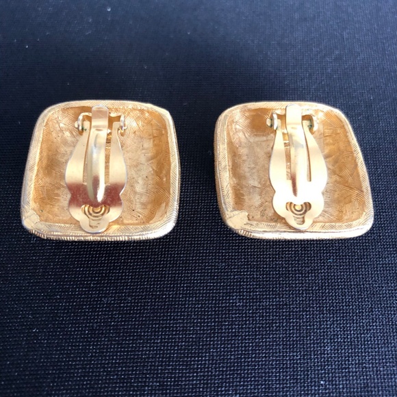 Brush Gold/White Vintage Necklace & Earrings w/clips - Picture 2 of 3